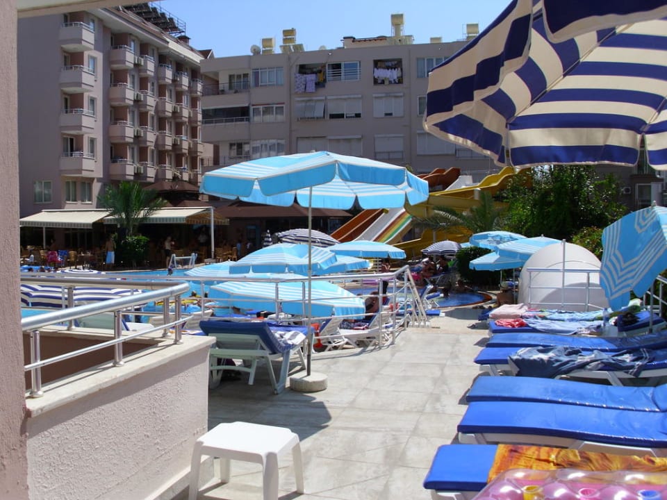 Ausblick auf Pool von hinten rechts Hotel Kahya