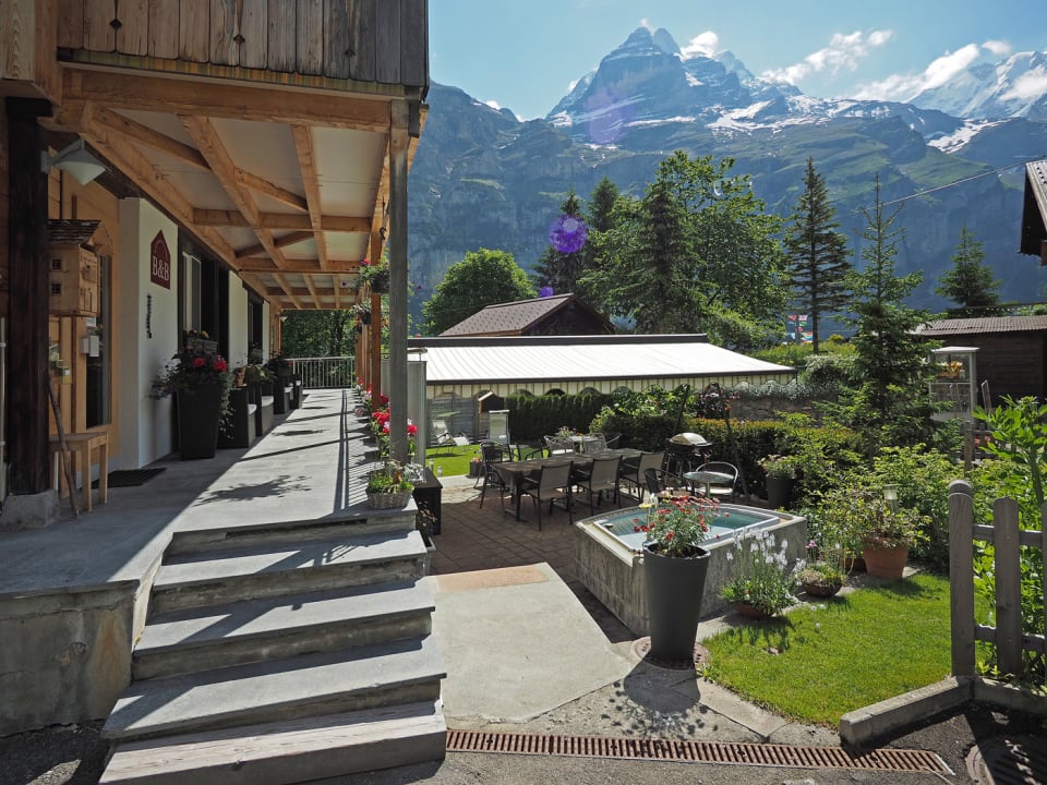 Gartenanlage Esther's Guesthouse