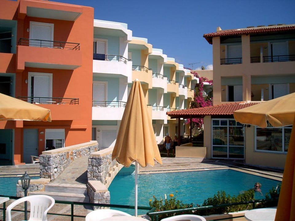 Hotel und Pool Hotel Dedalos Beach