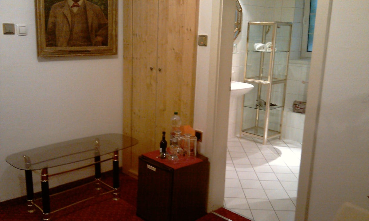 Und Tische mit Gold ... Hotel Mariahilf