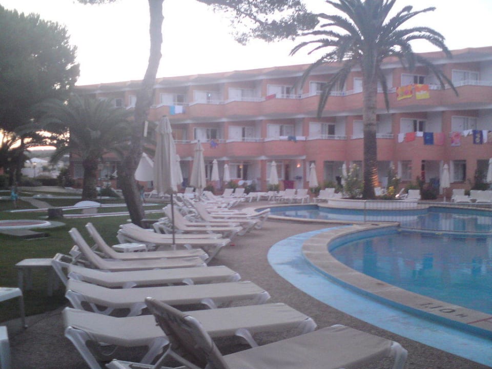 Der Pool und ein Teil vom Hotel im Hintergrund Hotel Xaloc Playa