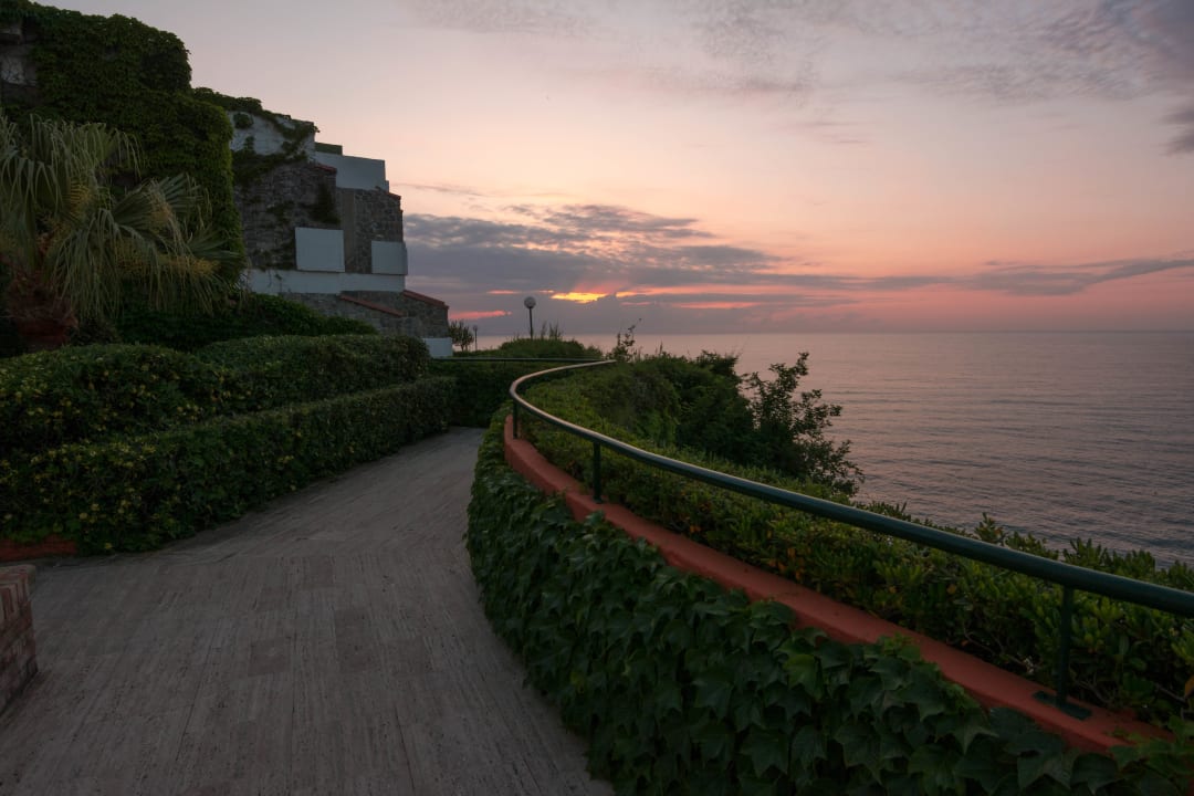 Ausblick am Fahrstuhl zum Strand... Aldiana Club Rocca Nettuno Calabria
