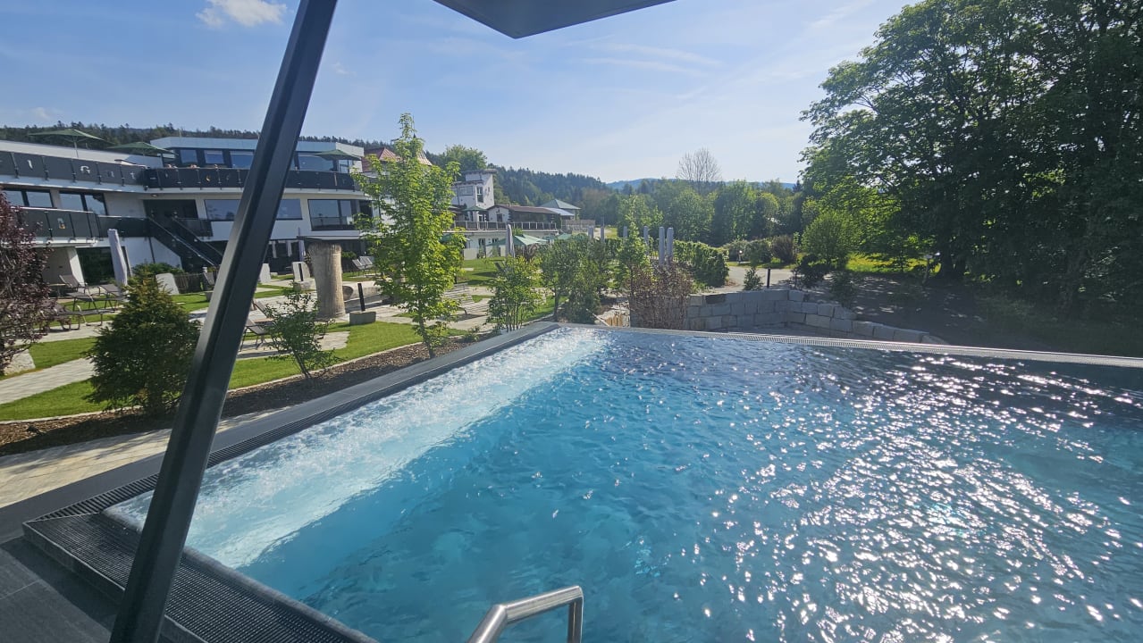 Pool 1. Bier & Wohlfühlhotel Gut Riedelsbach