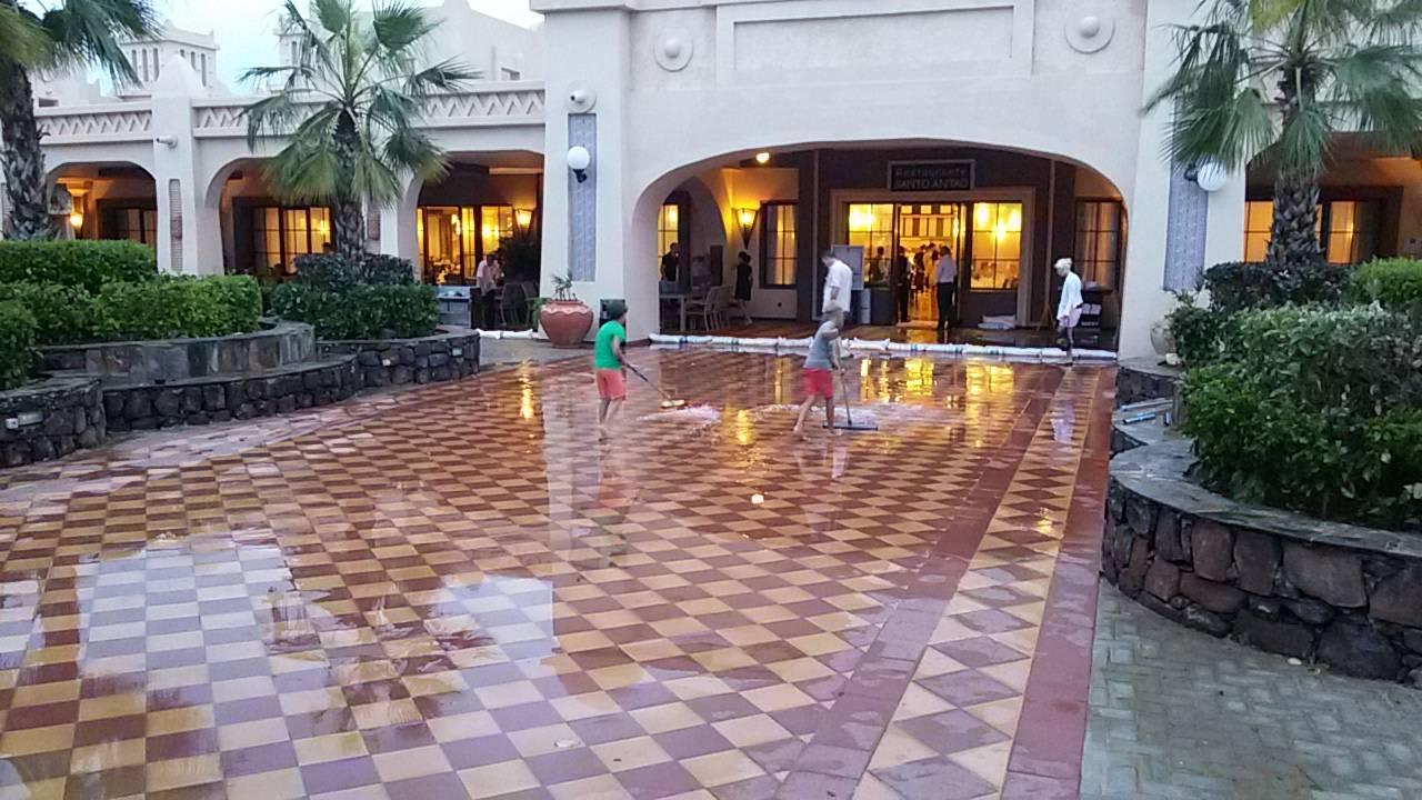Wasser überall nach dem Regen Hotel Riu Touareg