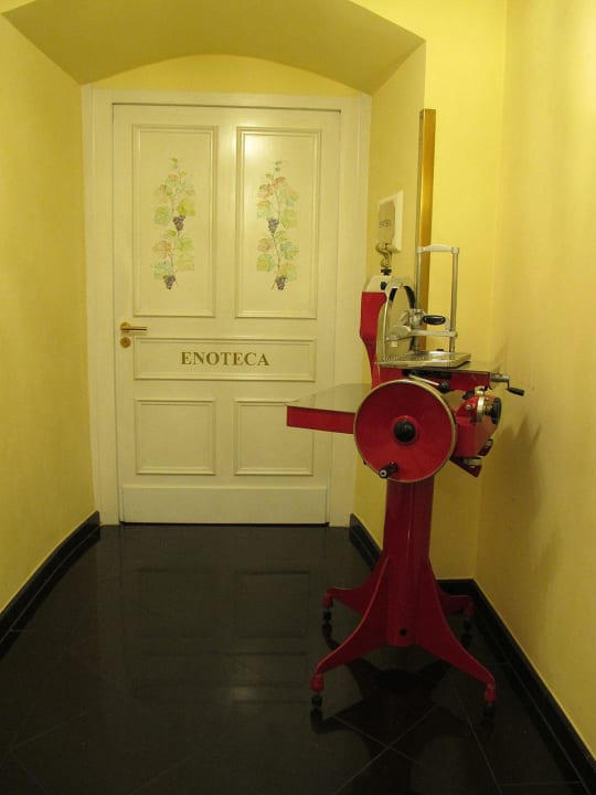 Enoteca - Eingang Althoff Grandhotel Schloss Bensberg