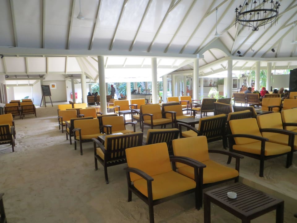 Aufenthaltsbereich der Mainbar Adaaran Select Hudhuran Fushi - Premium All Inclusive