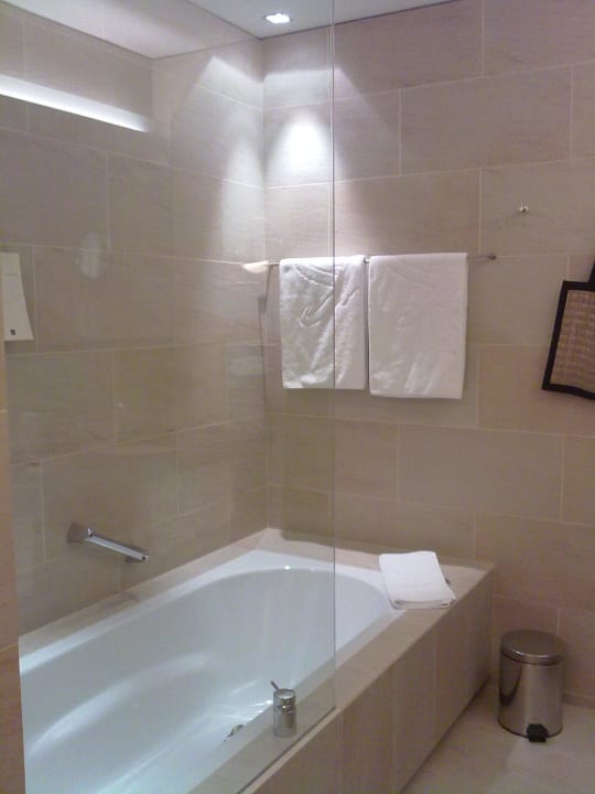 Bad mit Badewanne/Dusche Hotel Steffisalp