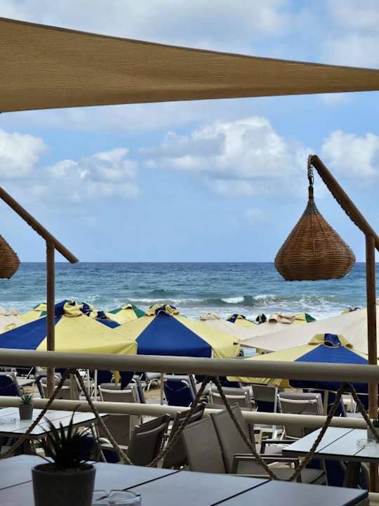 Strand Stelio's Gardens