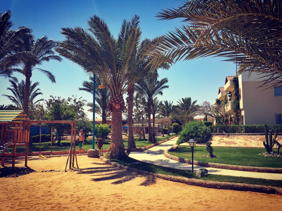 Hotelanlage mit Blick Spielplatz Golden Beach Resort