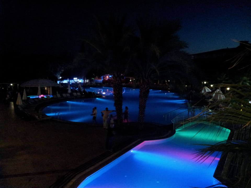 Pool bei Nacht Mira Meridia Beach Hotel