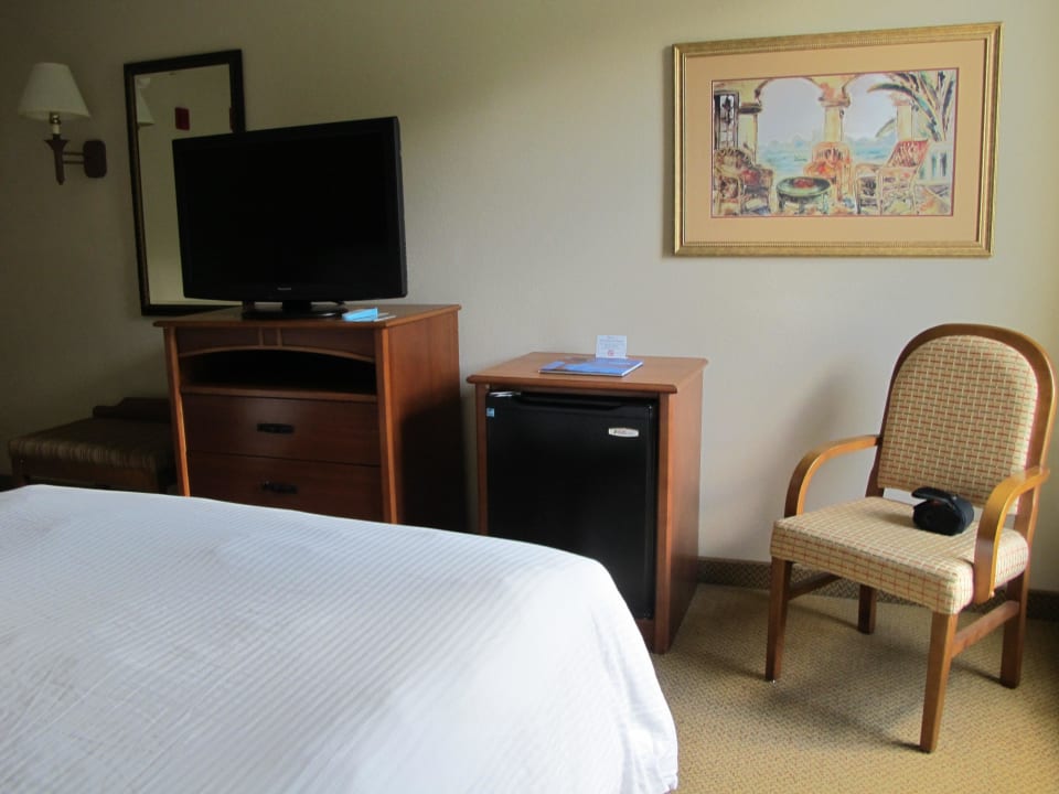 Fernseher und Kühlschrank Best Western Plus Kendall Hotel & Suites