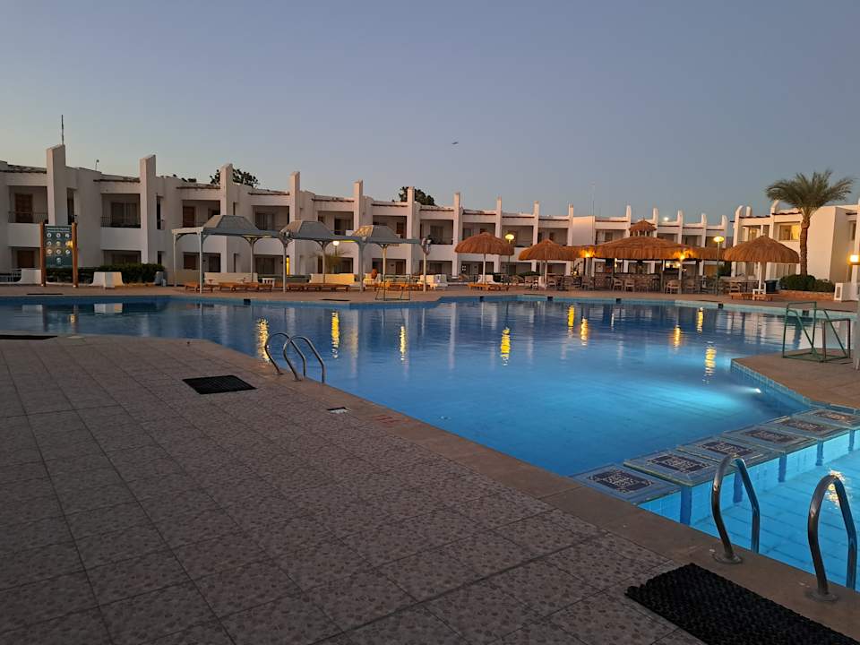 Pool Menaville Safaga