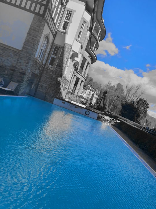 Pool Falkenstein Grand, Autograph Collection