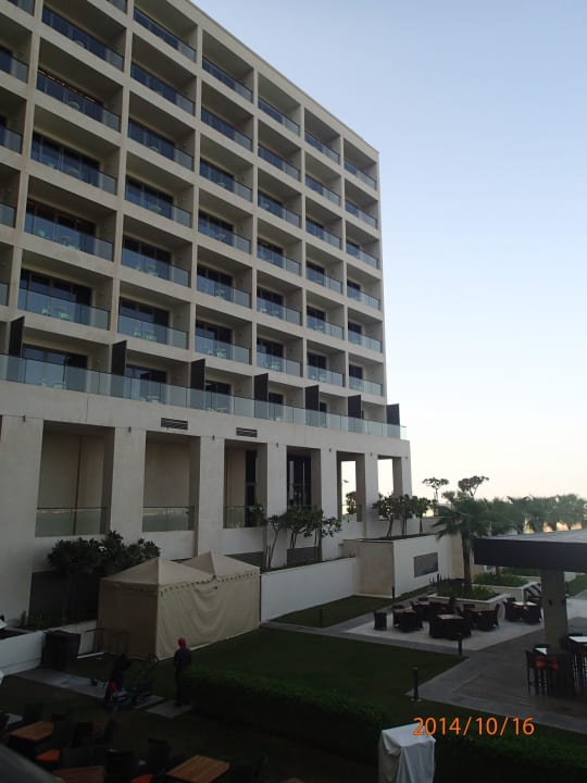 Garten- / Poolanlage Crowne Plaza Hotel Yas Island