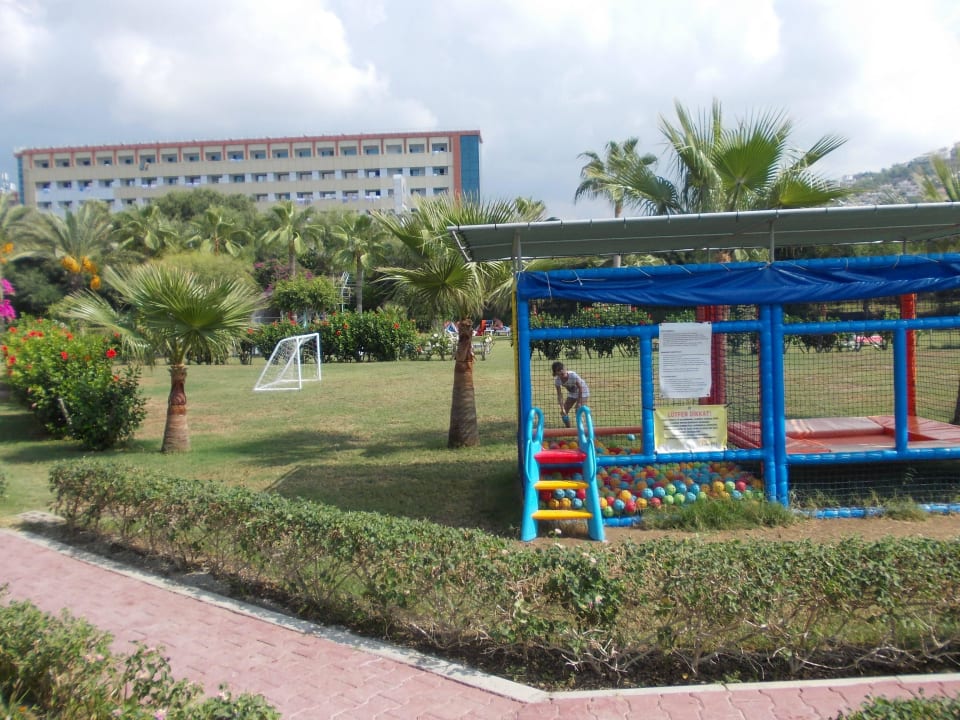 Gartenanlage vom Hotel Dinler Kırbıyık Resort Hotel - Alanya