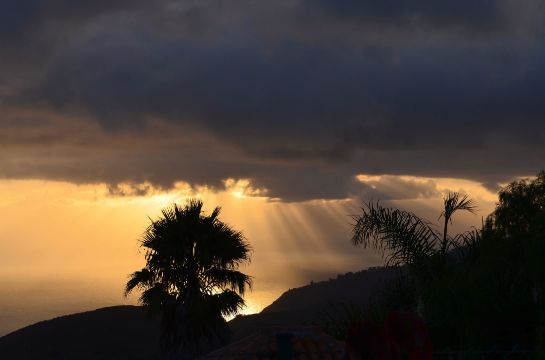 Sonnenuntergang über Los Llanos, Villa 139 La Palma Jardin
