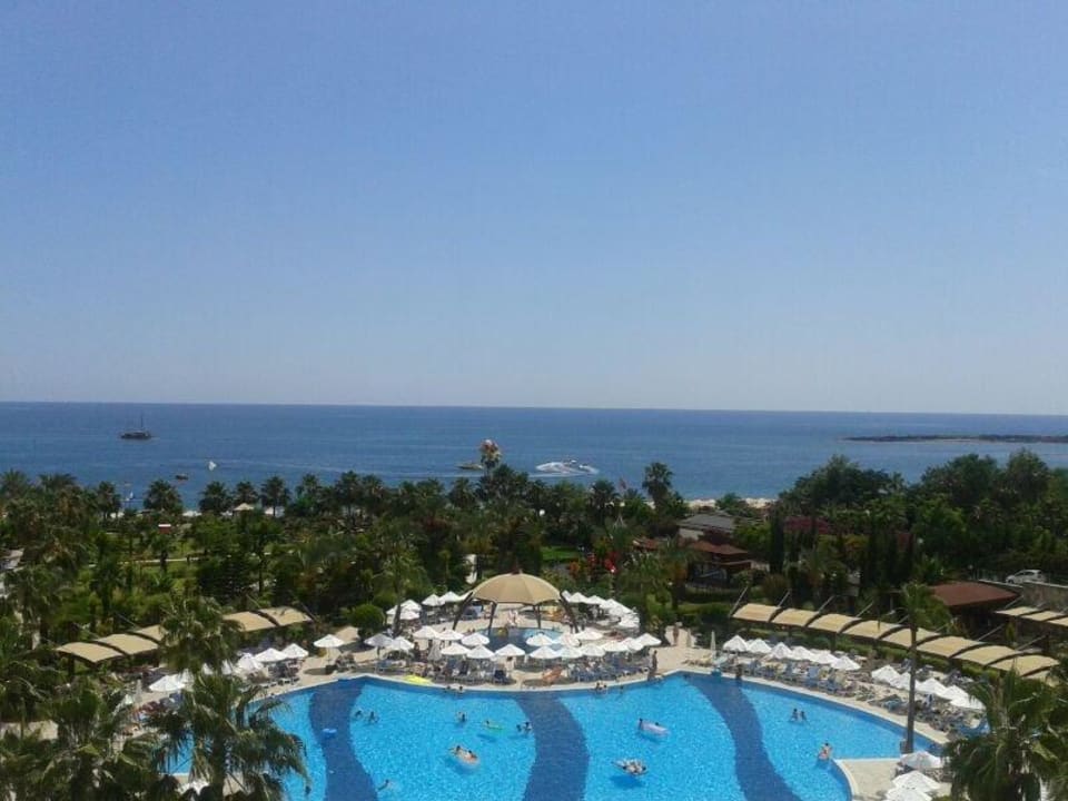 Pool & Garten Saphir Resort & Spa