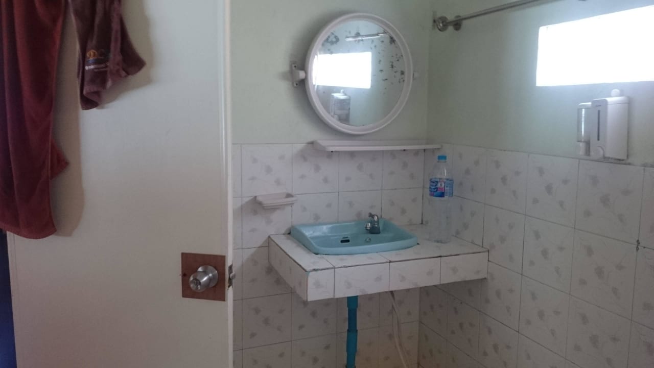 Einfaches Bad, alles nicht mehr neu. Hotel Dreamland Resort