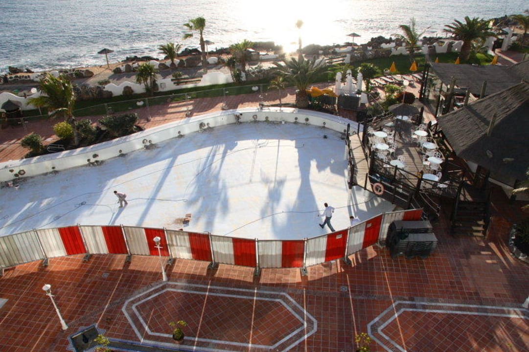 Arbeiten am Hauptpool H10 Timanfaya Palace - Adults only