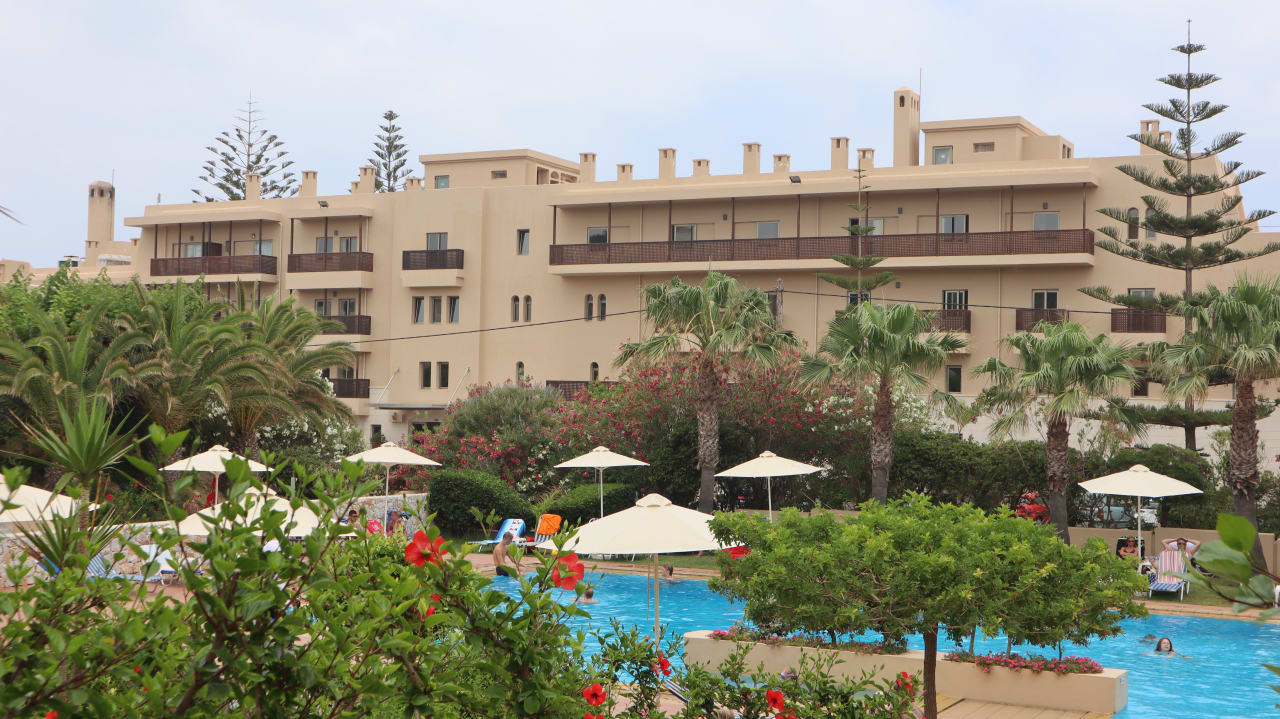 Pool Giannoulis Santa Marina Beach