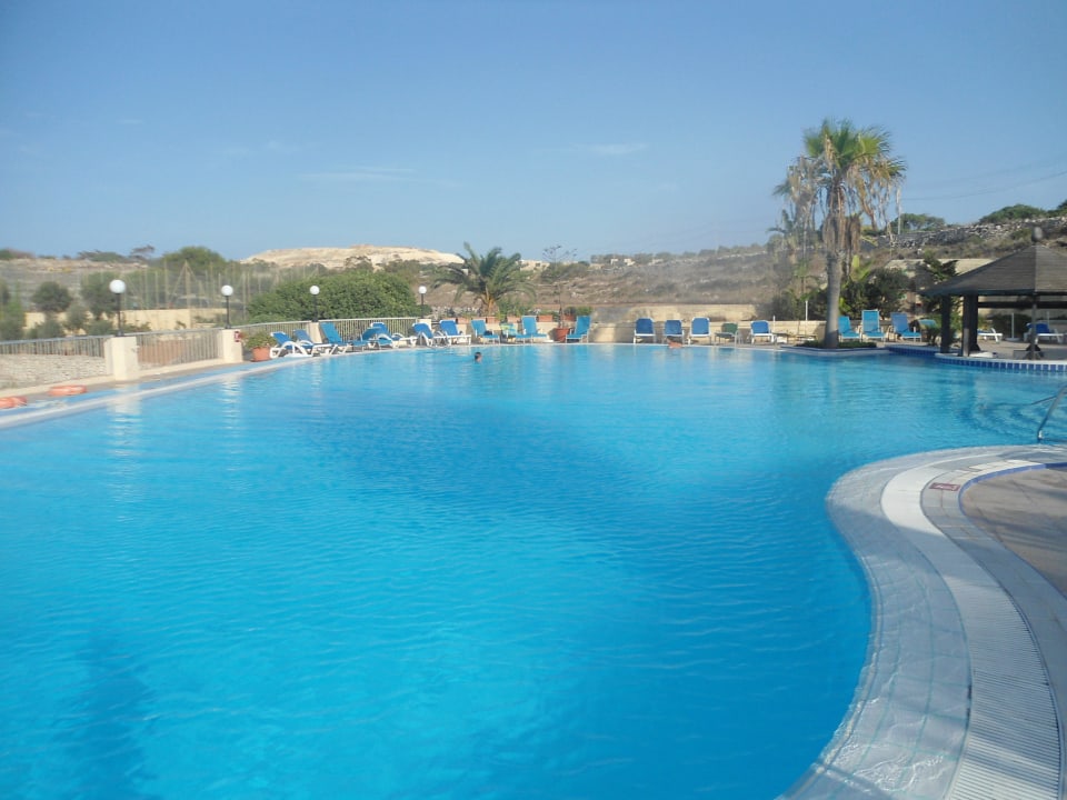 Liegen sehr durchgelegen  Salini Resort