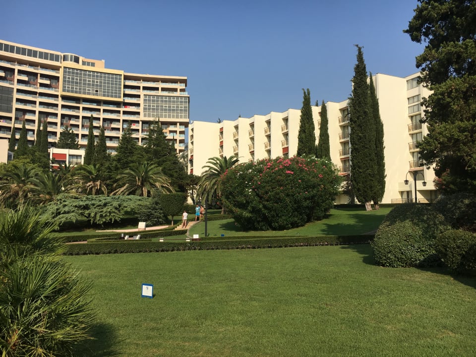 Gartenanlage Iberostar Waves Bellevue