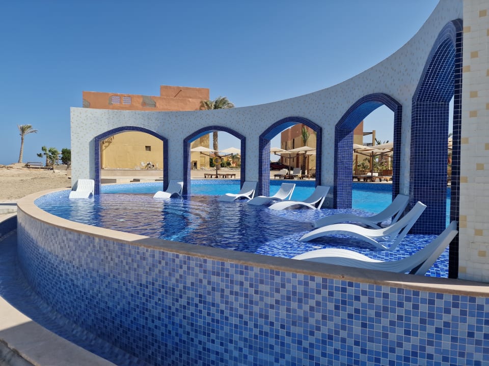 Pool Malikia Resort Abu Dabbab