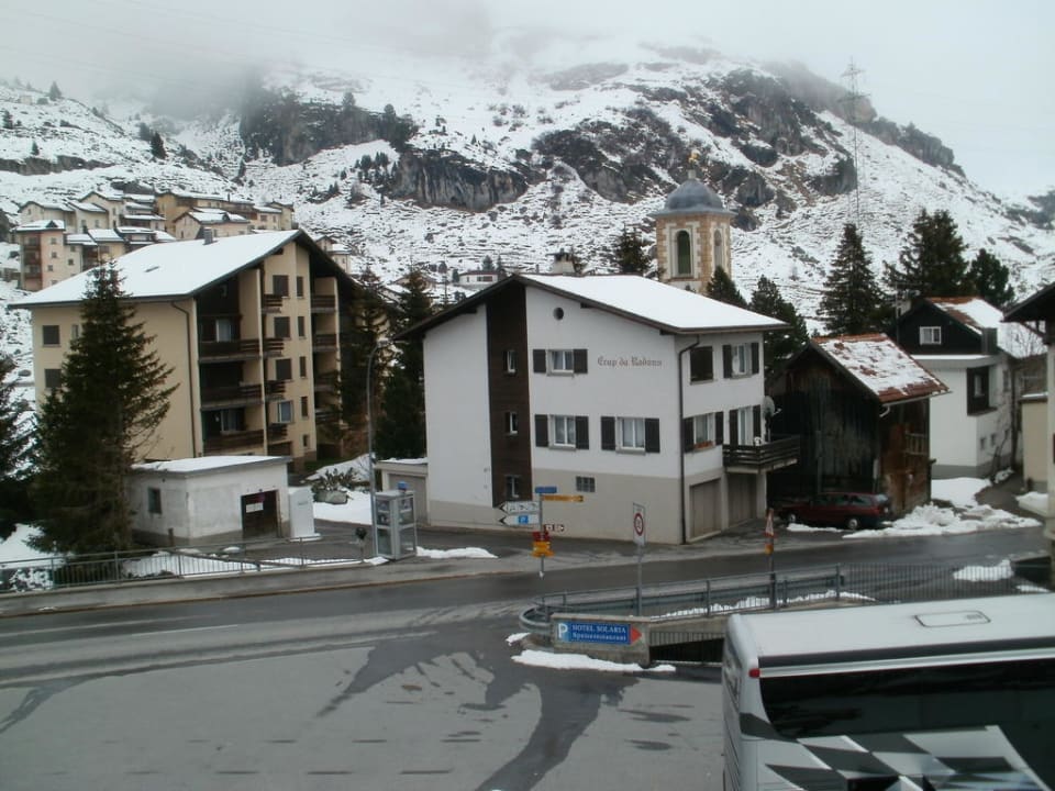 Vom Balkon - Ortschaft Bivio Hotel Grischuna