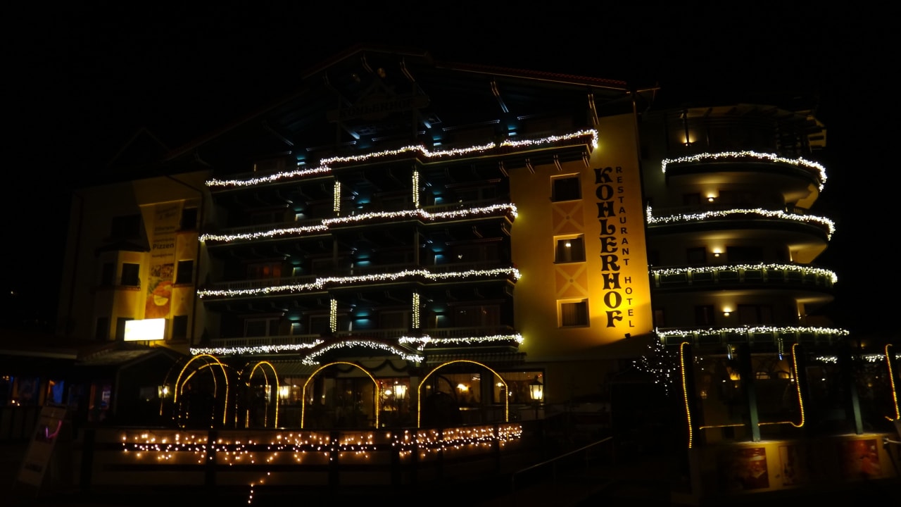 Nachts schön beleuchtet Hotel Kohlerhof