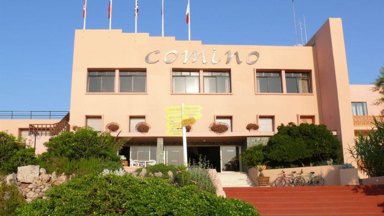 Hoteleingang Comino Hotel & Bungalows