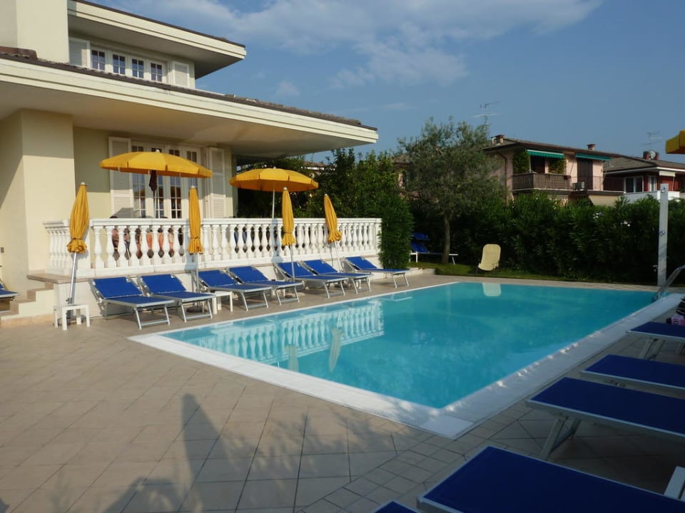 Pool bei der Villa Hotel Gardenia & Villa Charme