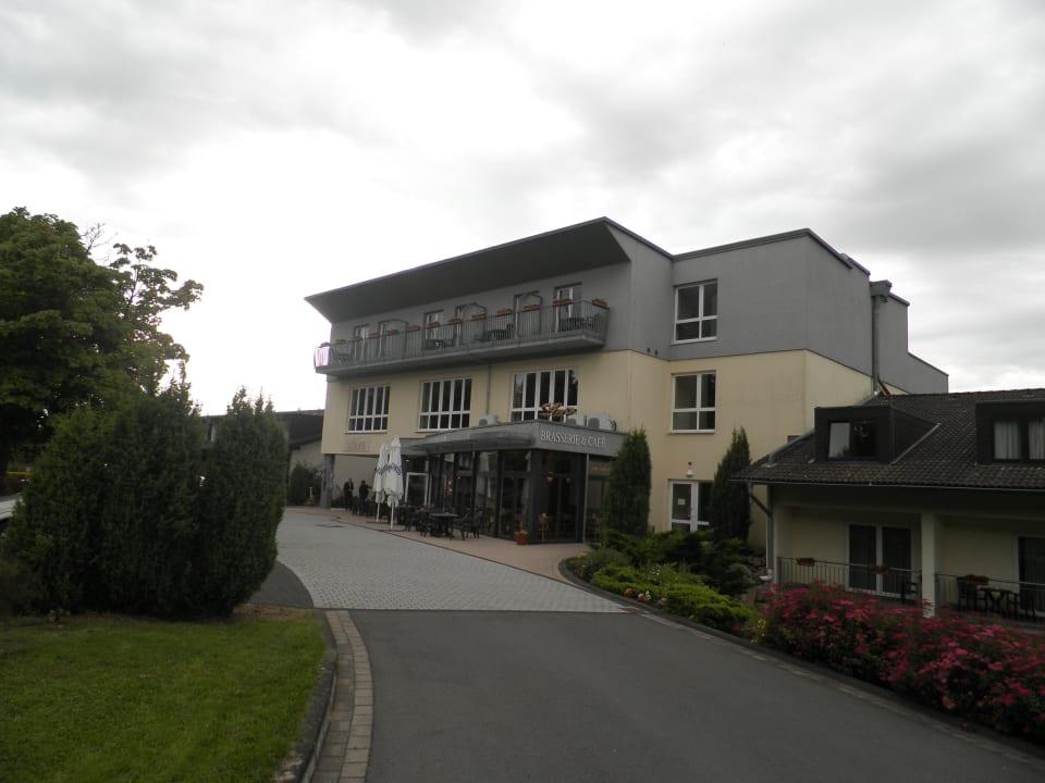 Hotel...Wir hatten ein Zimmer zur Rückseite  Hotel Löwenstein