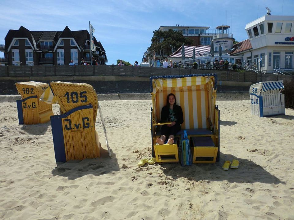 Blick vom Strand aus aufs Hotel Residenz Meeresbrandung