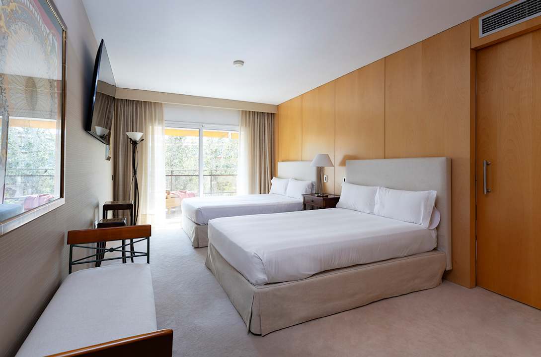 Zimmer Suites del Mar Fenals