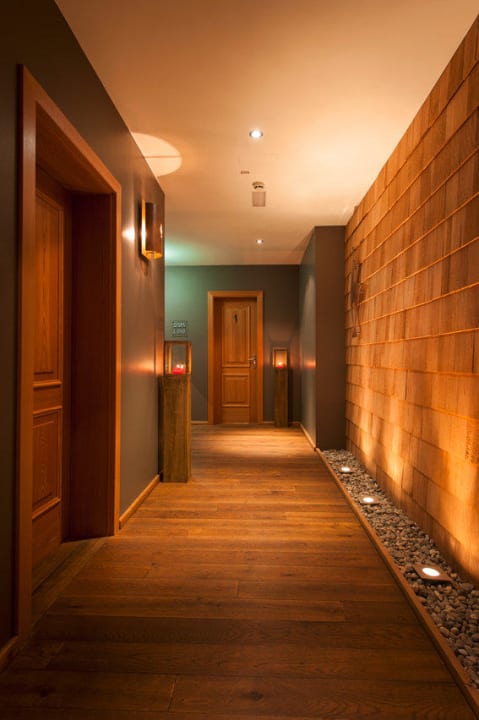 Gang Richtung Spa HENRI Kitzbühel