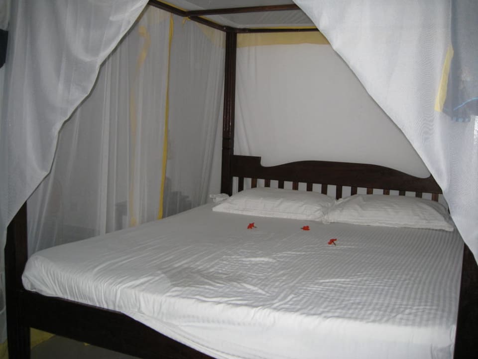 Doppel-Himmel-Bett im Luxury Room Hotel Papillon Lagoon Reef