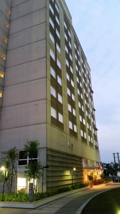 Fasada Hotel ibis Tambore
