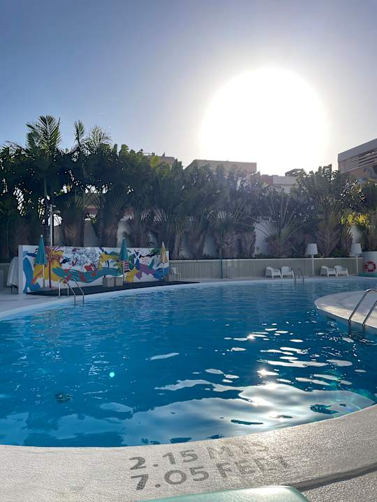 Pool Hotel Gold by Marina