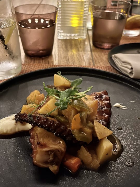 Gastro Saadiyat Rotana Resort &  Villas