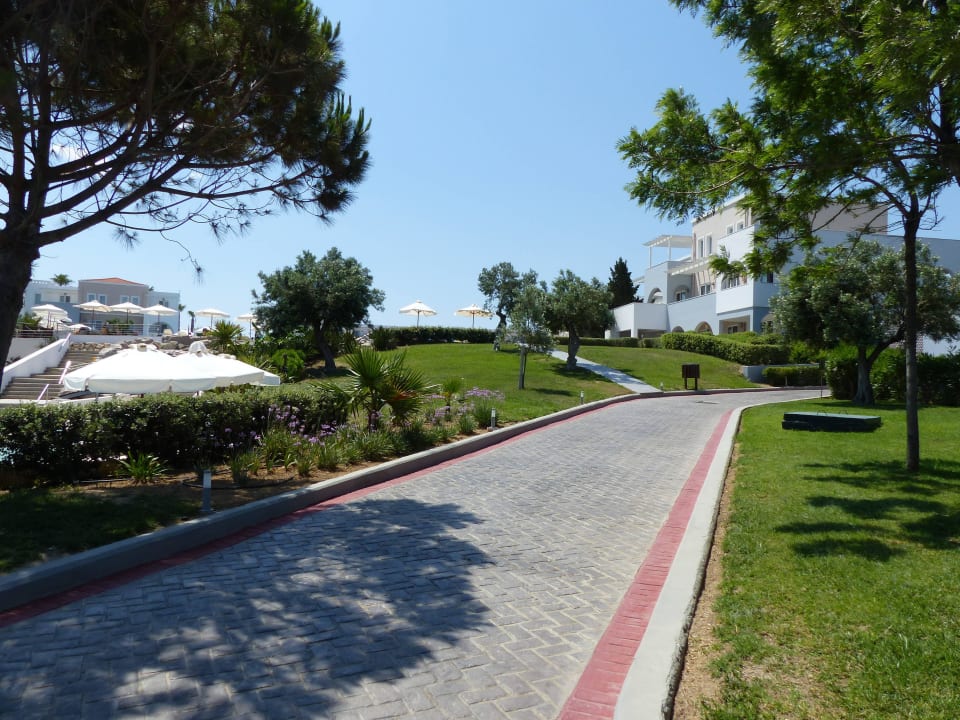 Spaziergang durch die Anlage Atlantica Marmari Palace