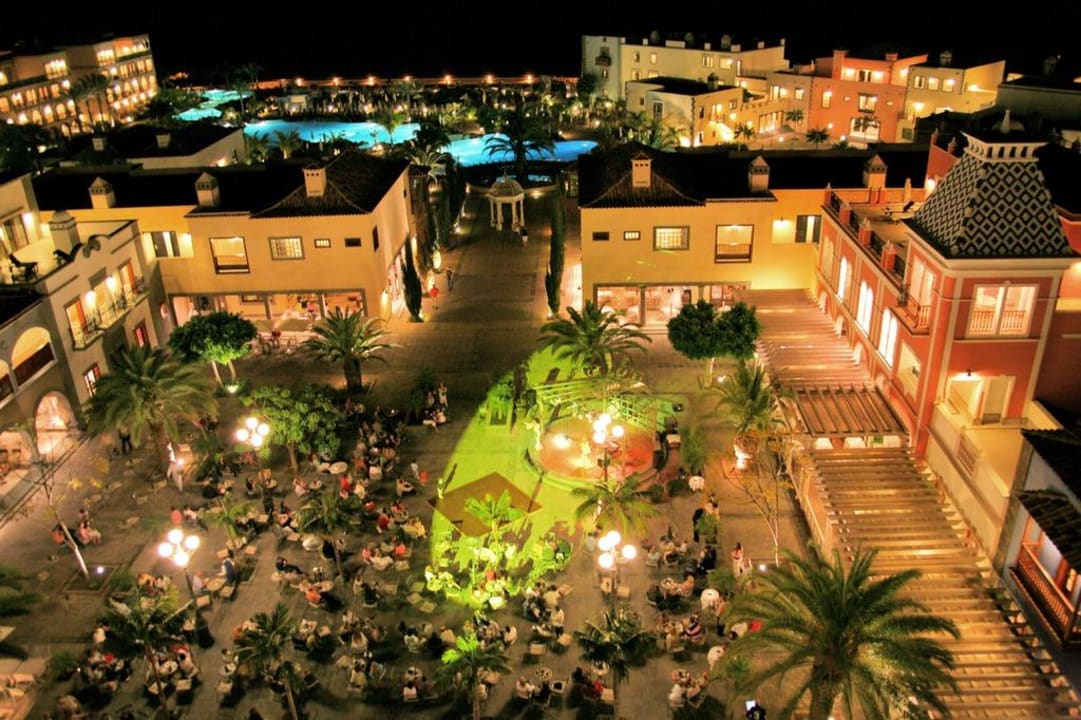 Blick auf den Marktplatz Lopesan Villa del Conde Resort & Thalasso