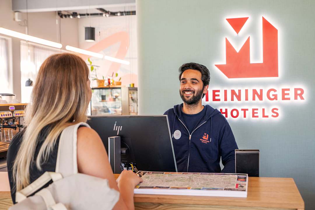 Lobby MEININGER Hotel Berlin Airport