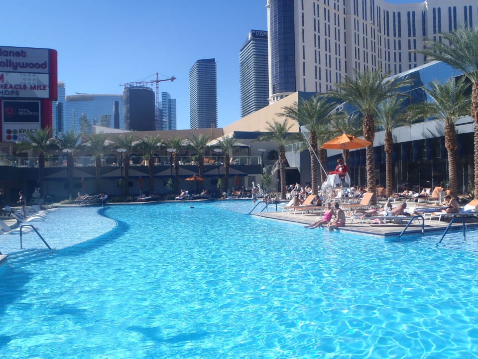 Pool Hotel Elara - a Hilton Grand Vacations Hotel Center Strip