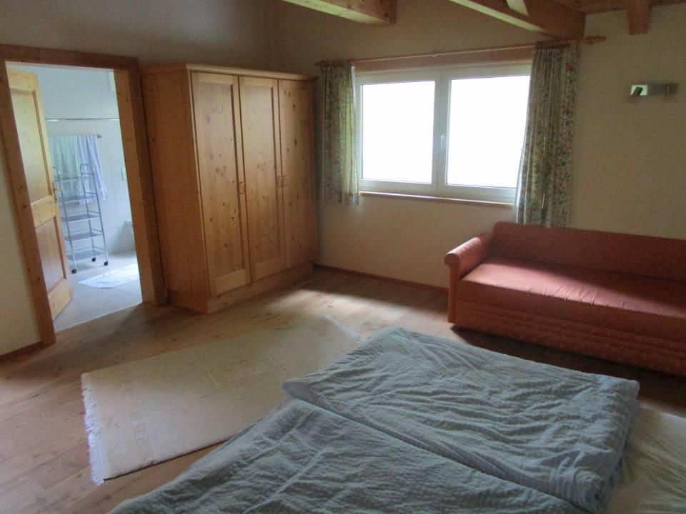 Schlafzimmer mit Blick ins Badezimmer Gasthof Moosalm