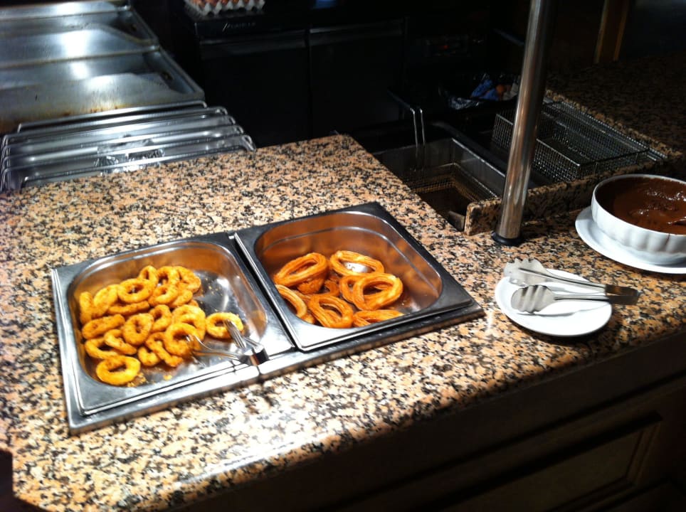 Zwiebelringe und Gebäckstreifen, die waren lecker Caprice Janeiro Hotel & Spa