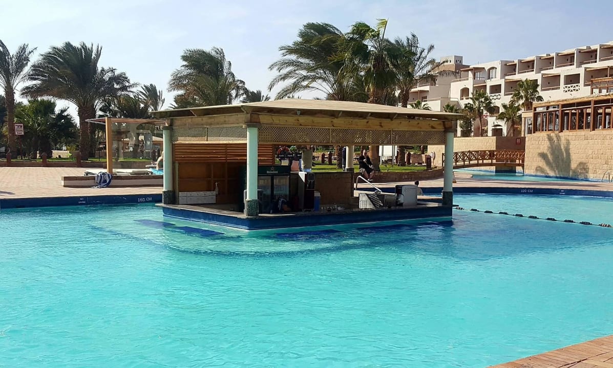 Poolbar Fort Arabesque Resort, Spa & Villas