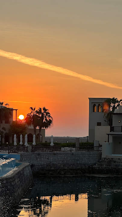 Pool The Cove Rotana Resort
