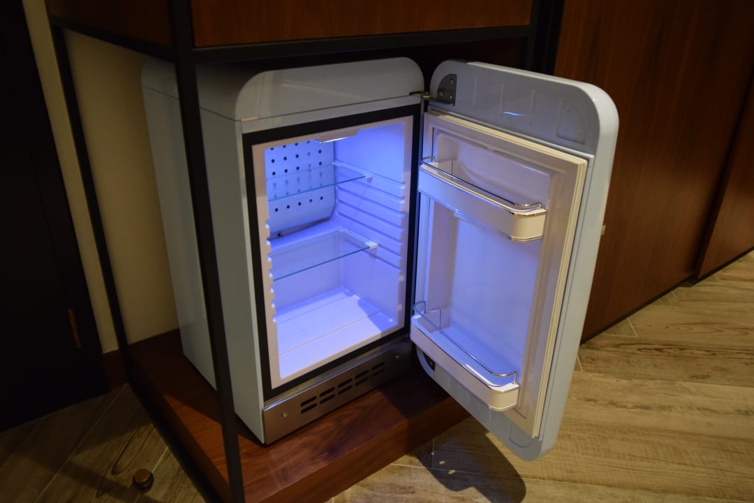 Zimmer The WB Abu Dhabi, Curio Collection By Hilton