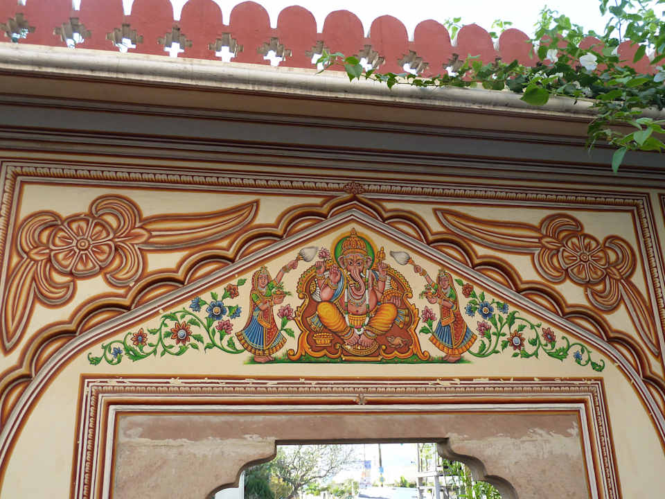 Eingangstor Hotel Madhuban