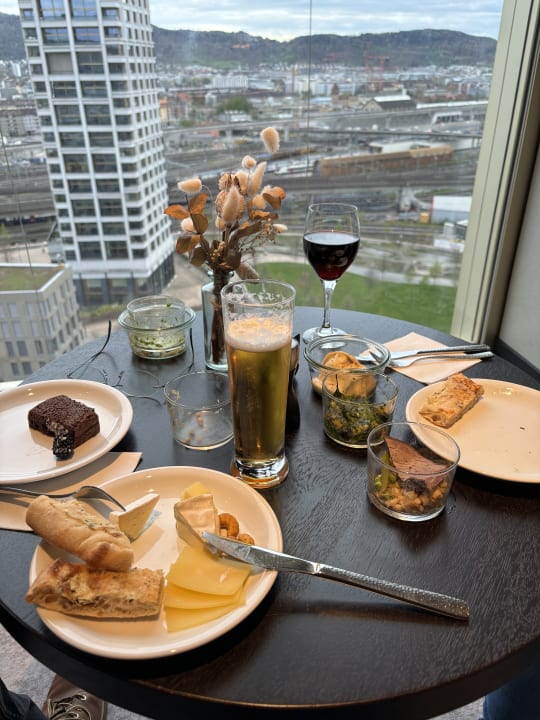 Gastro Renaissance Zurich Tower Hotel